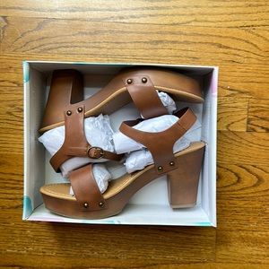 Soda Chivas in Tan size 10